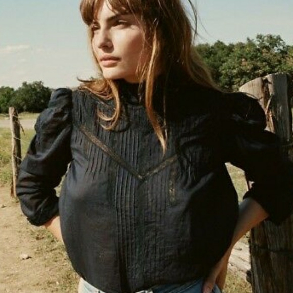 Doen Albertine top in black ×small